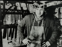 https://dudesek.ch/files/gimgs/th-98_as a yound blacksmith.jpg